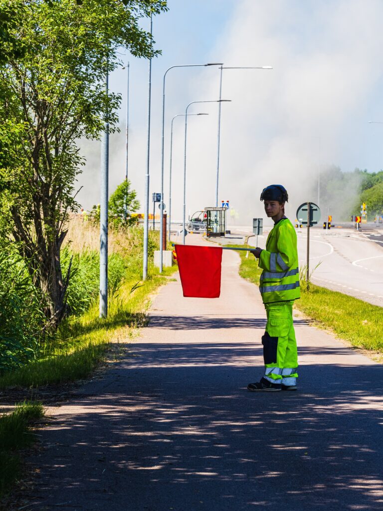 Flaggvakt vid vägarbe sverige